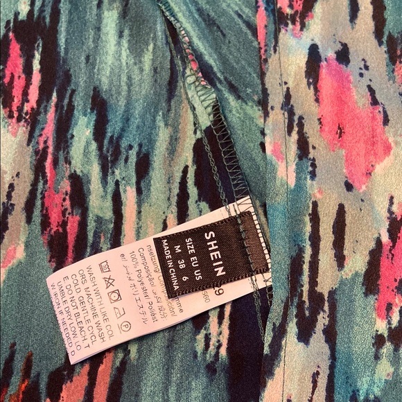 Multicolor Halter Neck Dress. Size 6, New! - Picture 11 of 14